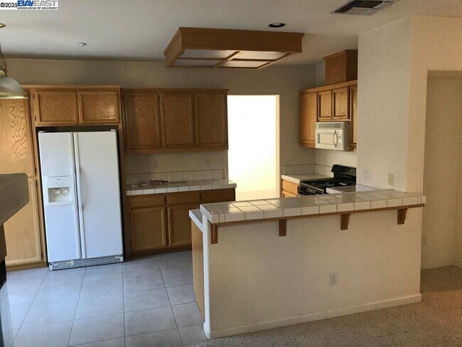 Building Photo - 2173 Leafcrest Common