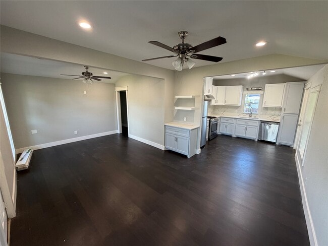 Building Photo - 8922 Allwood St