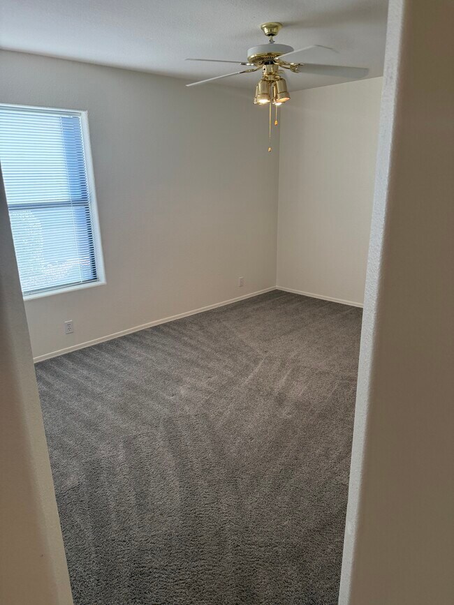 Building Photo - 12152 N Finch Dr