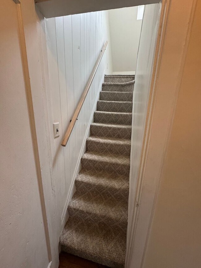 Building Photo - •	Pack Your Bags! Fully Furnished 3BR Near...