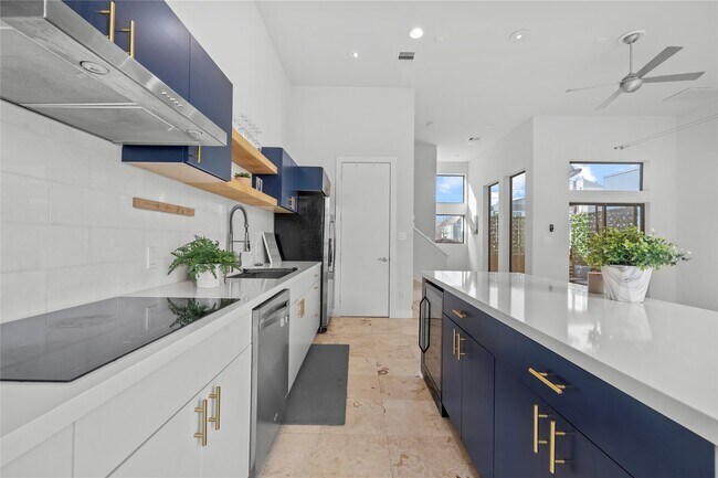 Building Photo - 2417 Charleston St