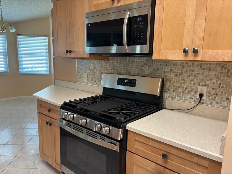Building Photo - 2 Windermere Pl