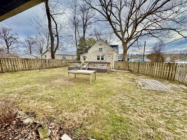 Building Photo - 1105 N Woodburn Ave