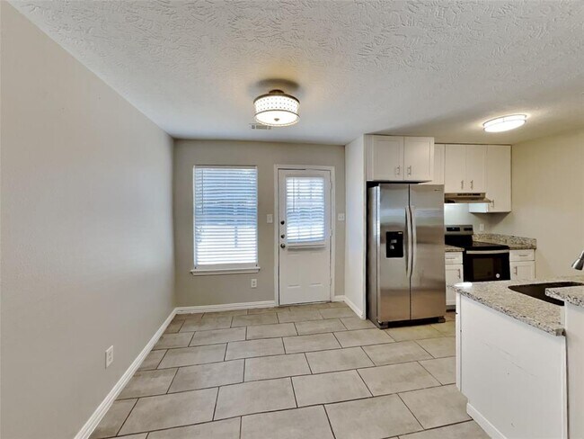 Building Photo - 16179 Summer Breeze Ct