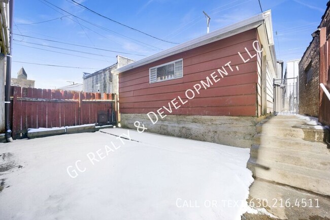 Building Photo - 460 W 28th Pl