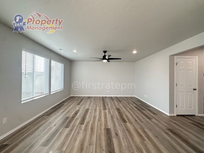 Building Photo - 709 W Smoky Quartz St