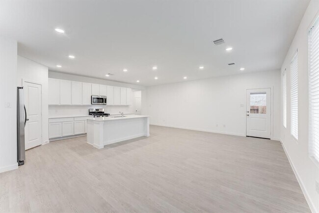 Building Photo - 16542 Texas Palmetto Wy
