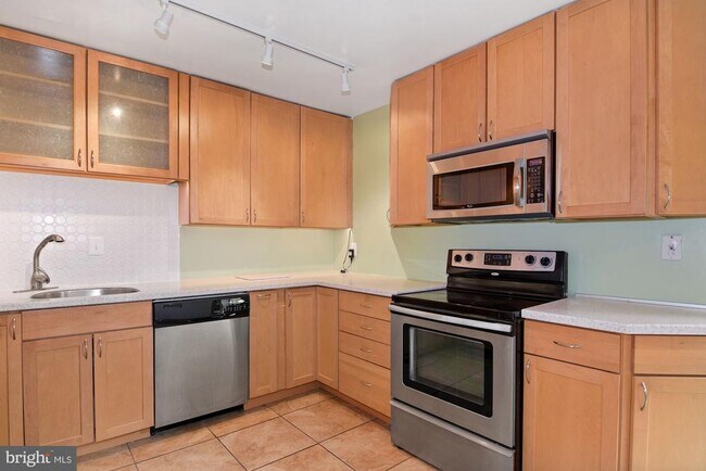 Building Photo - 1467 Chatham Ct