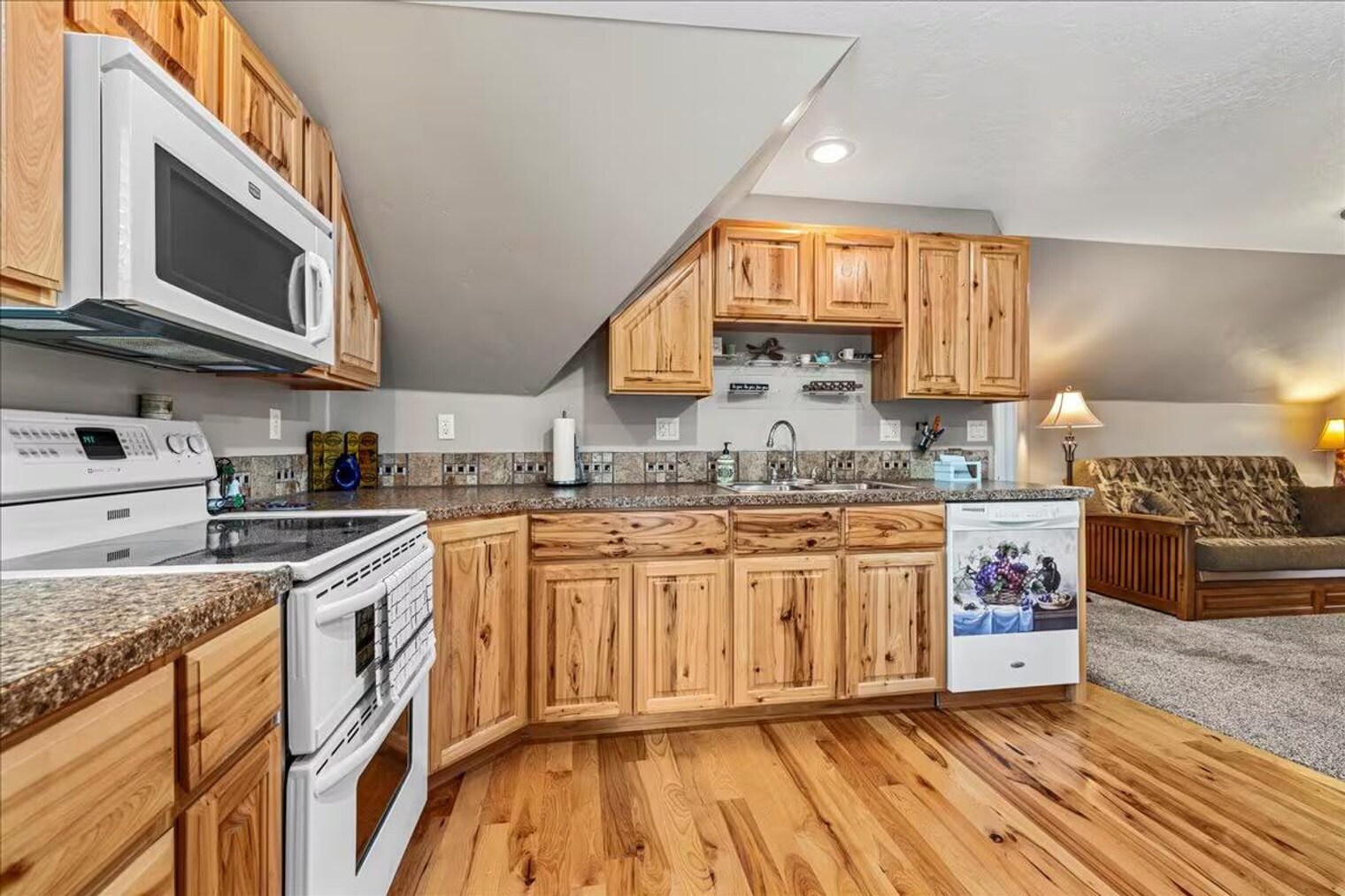 Building Photo - 203 6th Ave S