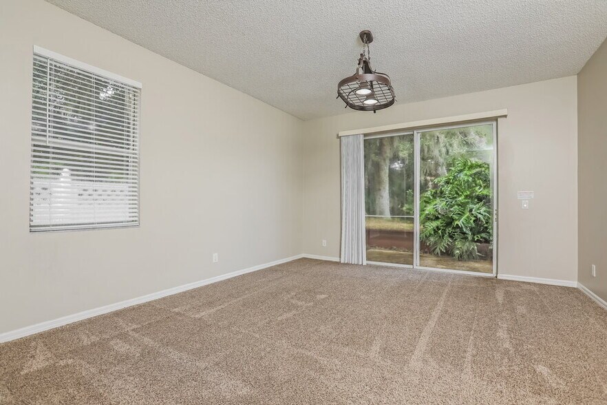 Building Photo - 13761 Meadowpark Ave