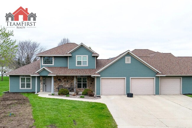 Building Photo - 180 E River Dr