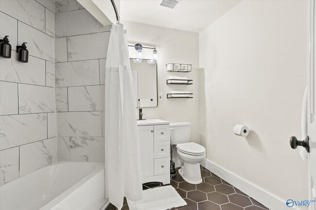 Building Photo - 3801 SW Triana Blvd