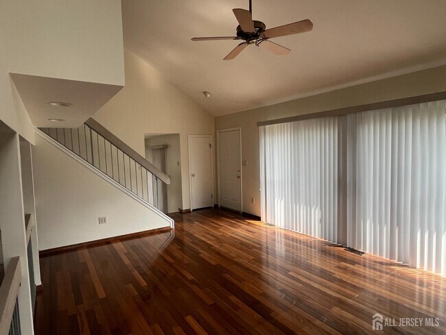 Building Photo - 16 Wisteria Ct