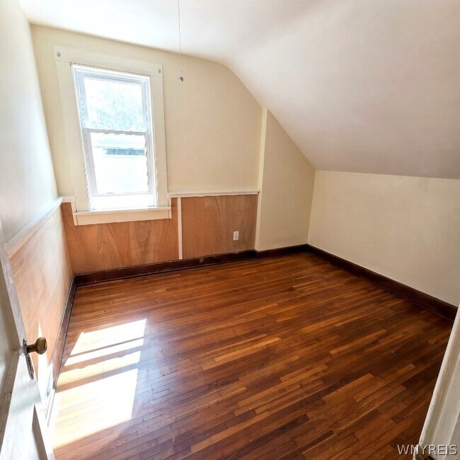 Building Photo - 833 Revere Ave