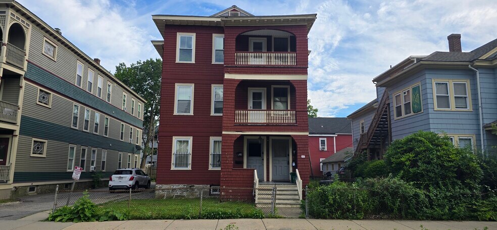 Building Photo - 144 Elm St