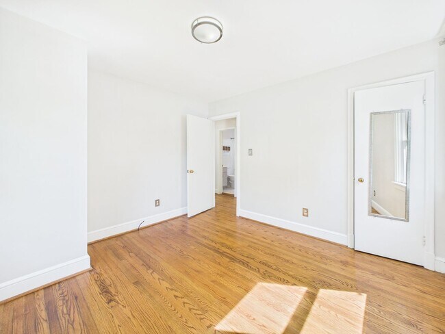 Building Photo - 6514 Stuart Ave