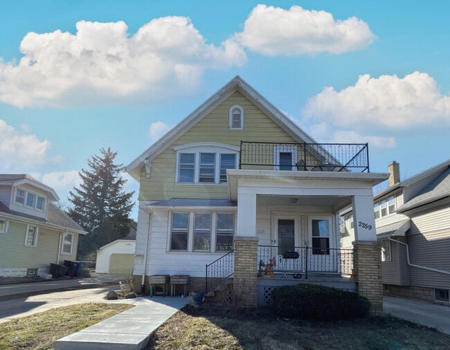 Primary Photo - 2259 N 72nd St