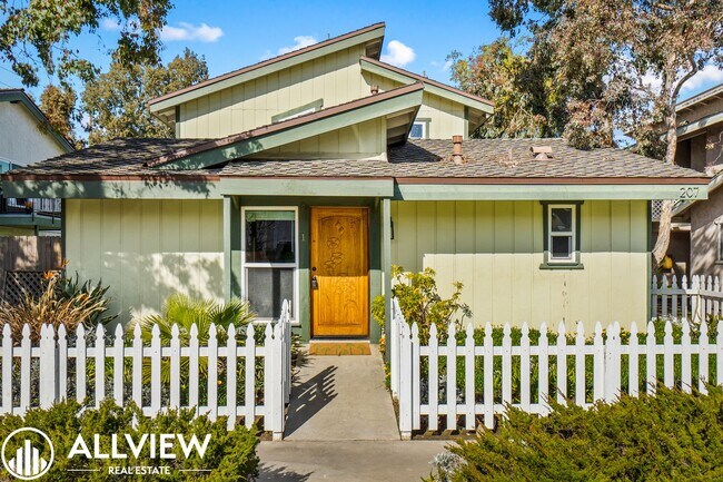 Building Photo - Large 1 Bed/1 Bath Available in Huntington...