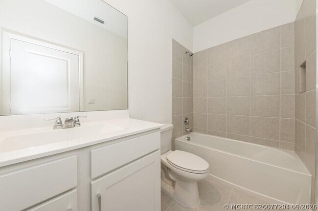 Building Photo - 4547 Hollister Ave