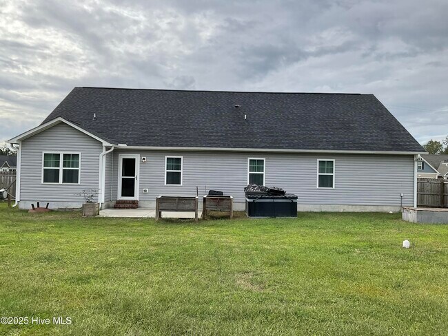 Building Photo - 313 Sunrose Dr