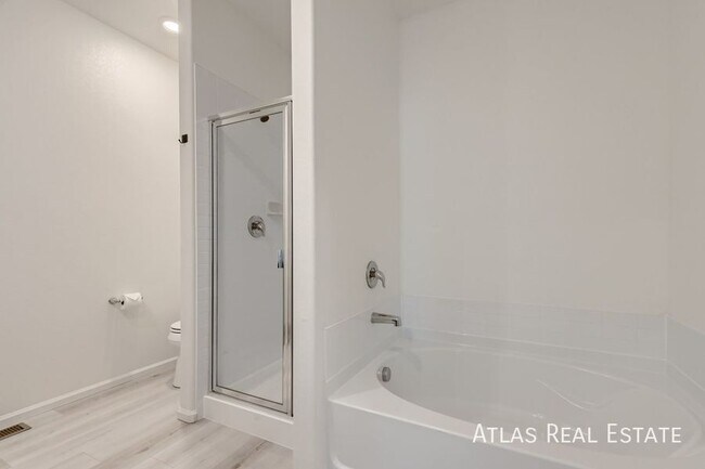 Building Photo - 987 Cascade Falls St