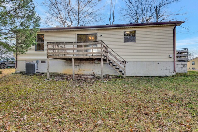 Building Photo - Newly Renovated 3Bedroom/2Bath Home in Whi...