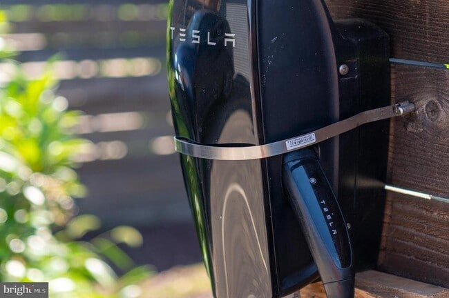 Building Photo - 1631 Montello Ave NE