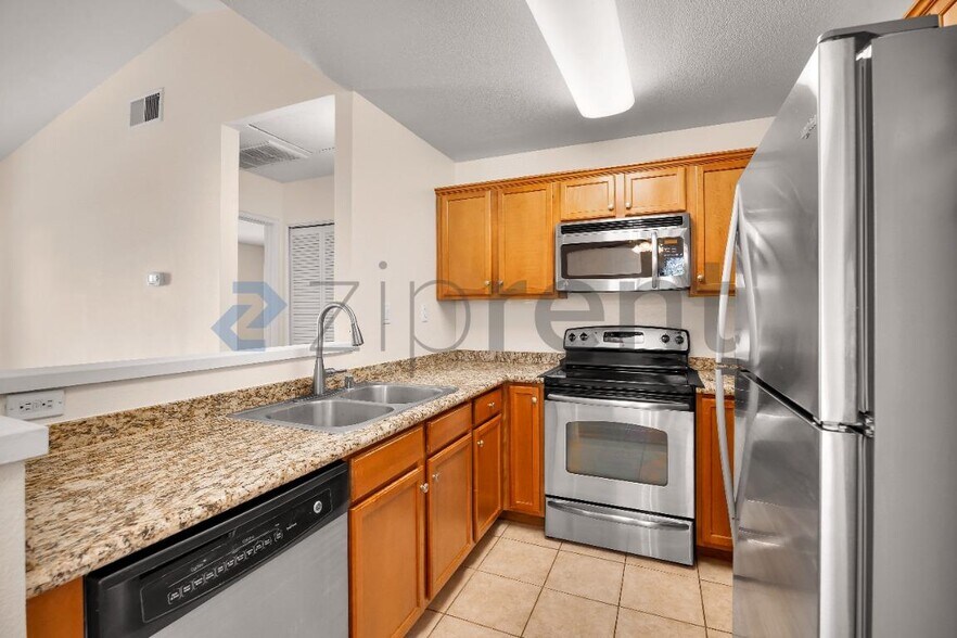 Building Photo - Unit 1008