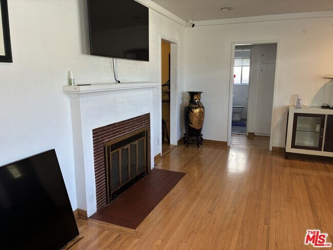 Building Photo - 1701 N Buena Vista St