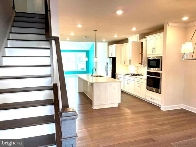 Building Photo - 33789 Freeport Dr