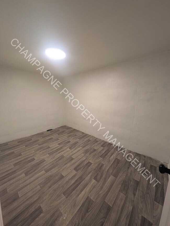 Building Photo - Unique single family home with second unit in finished basement