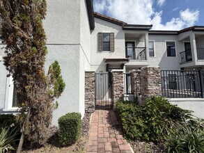 Building Photo - Charming 2-Bed Townhouse with Granite Eleg...