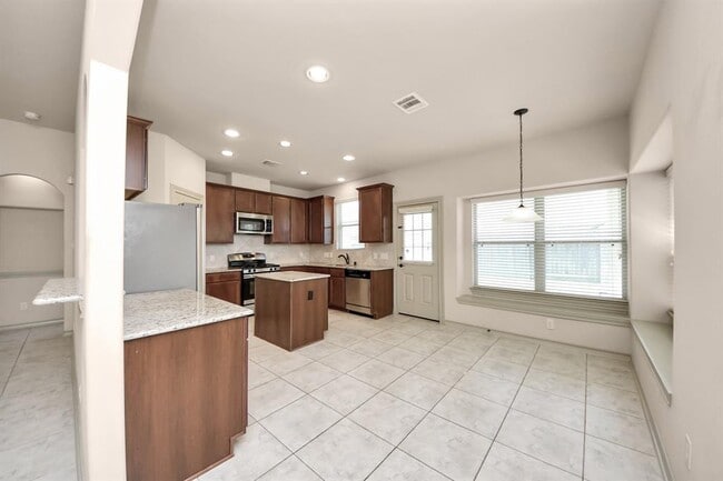 Building Photo - 2407 Argos Dr