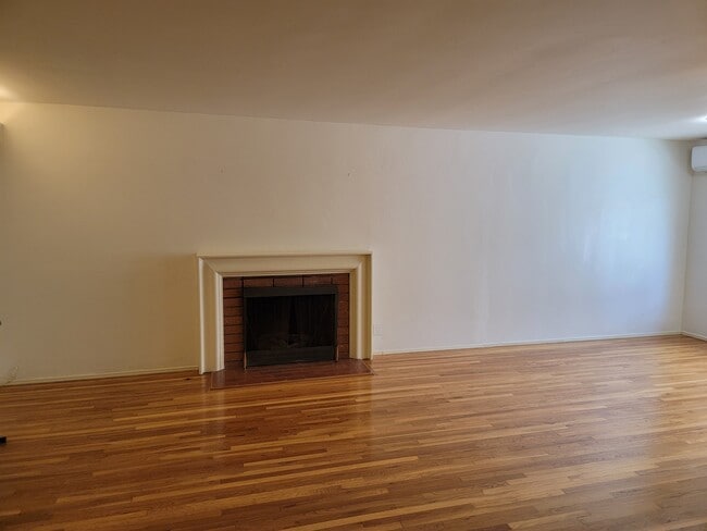 Building Photo - 1181 Langley Way