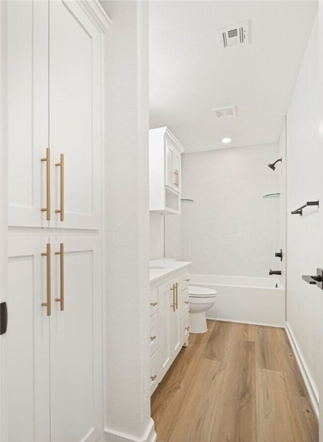 Building Photo - Lovely Modern Home-Three Bed/Three Bath/Upgraded Features and Fixtures