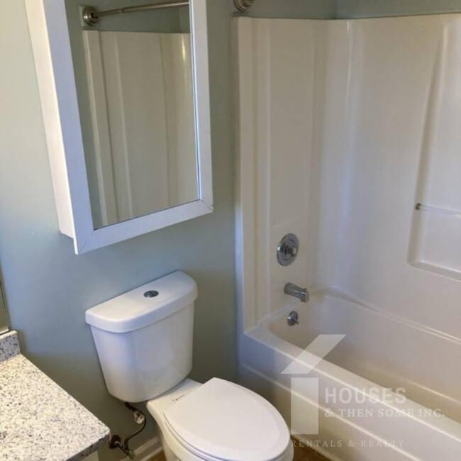 Building Photo - 5 Sandy Point Ct