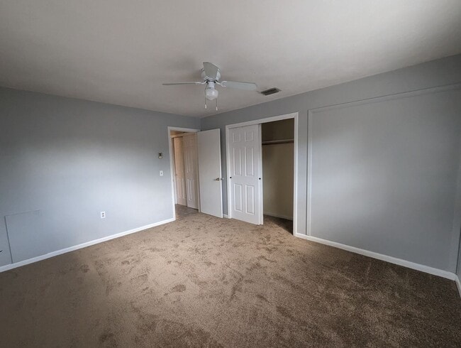 Building Photo - Nicely sized 2 Bedroom in Beverly Hills