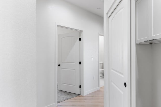 Building Photo - 10201 Crest Rd