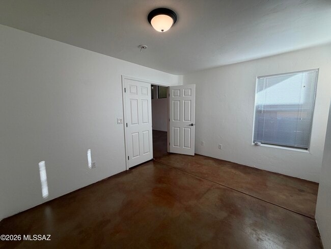 Building Photo - 1401 E English Ivy Ct