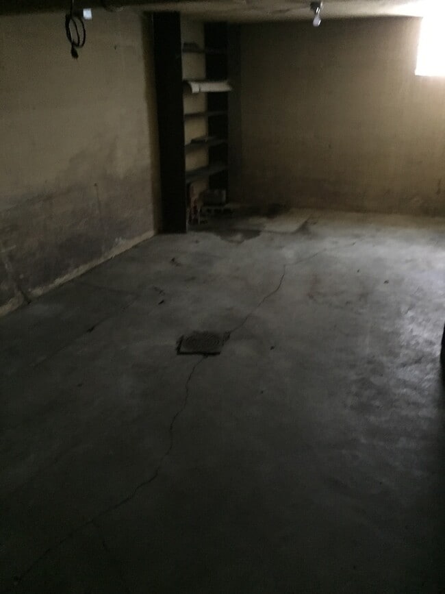 Building Photo - 3172 Mozart Ave