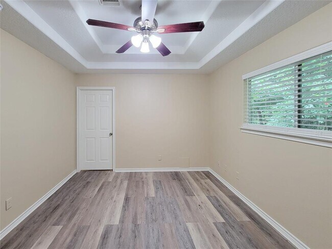 Building Photo - 12700 Royal Green Dr
