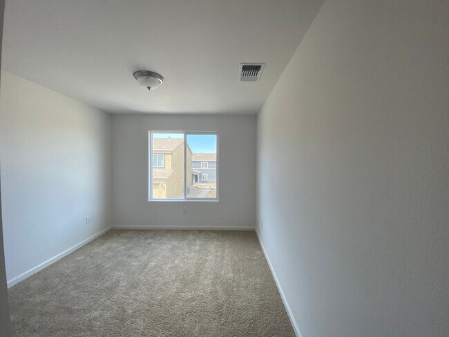 Building Photo - 532 Autumn Breeze Cir