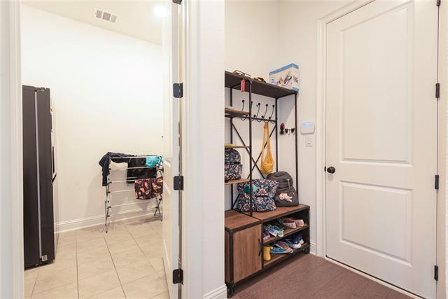 Building Photo - 890 Newcastle Dr