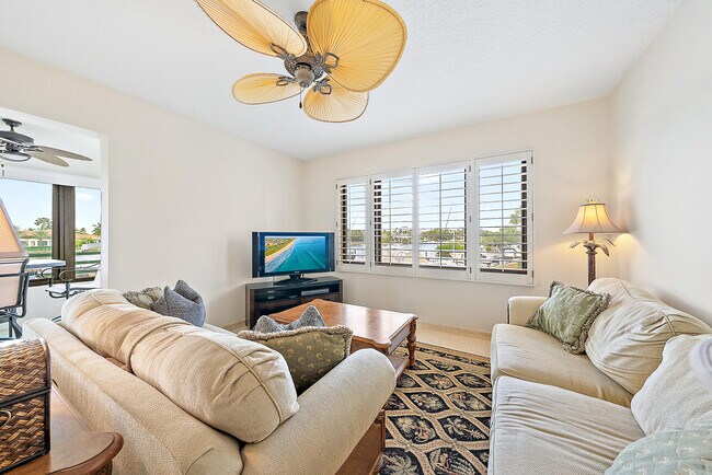 Building Photo - 926 Oak Harbour Dr