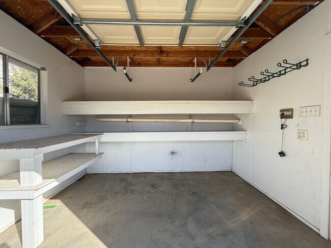 Building Photo - Acton 4 bedroom on Dirt Road