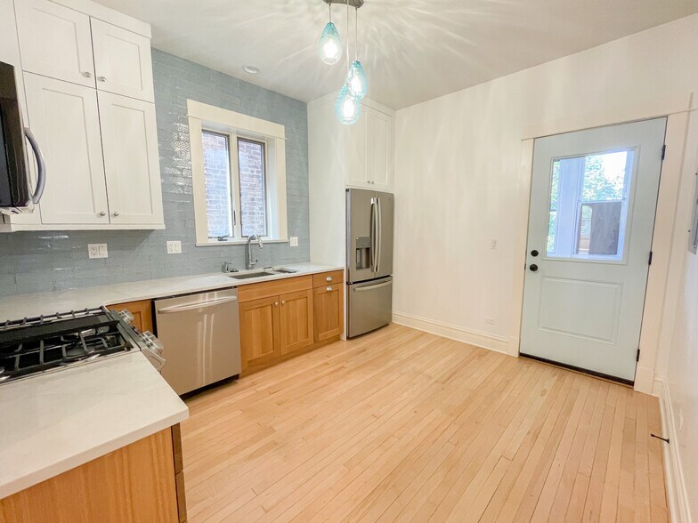 Building Photo - 4202 N Winchester Ave