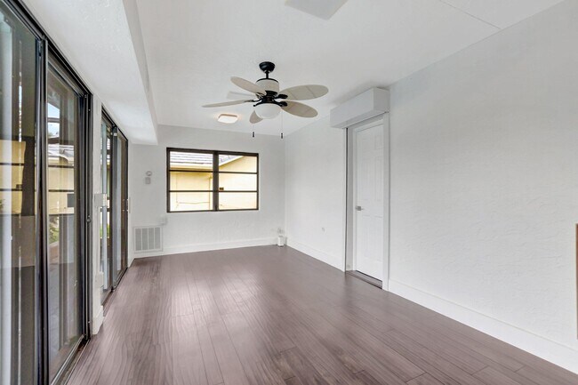 Building Photo - 355 Woodlake Ln