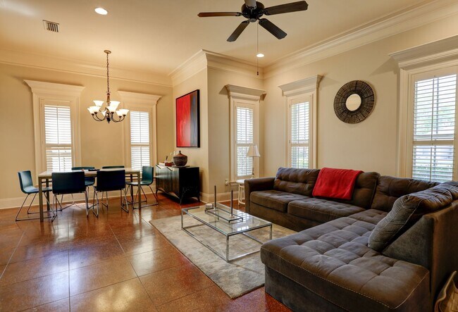 Building Photo - FULLY FURNISHED-  AVAILABLE NOW! 3 Bedroom / 3 Bath Fully- Furnished Brick home