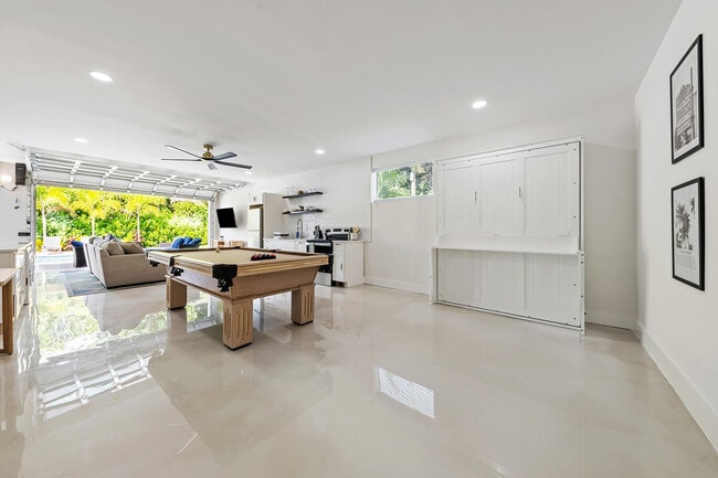 Building Photo - 125 NW 3rd Ave