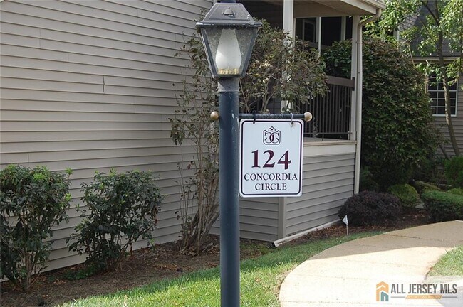 Primary Photo - 124 Concordia Cir